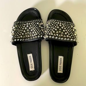 Steve Madden Slides with stud details